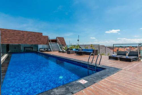 Hotel Zen Rooms Kuta Square Mall