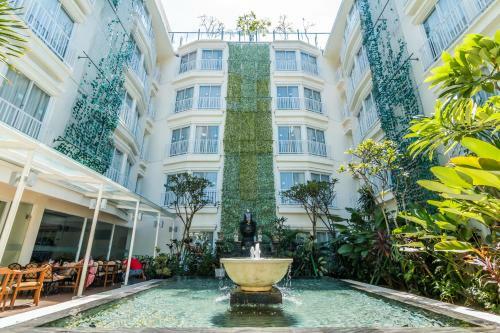Hotel Zen Rooms Kuta Square Mall