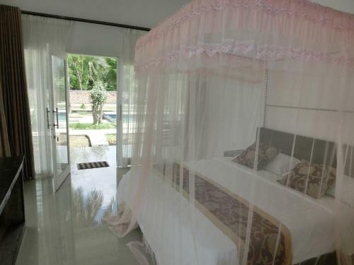 Lombok Holiday Hotel