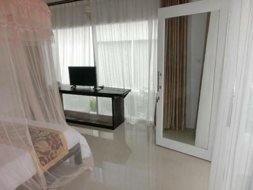 Lombok Holiday Hotel