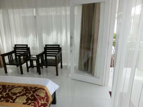 Lombok Holiday Hotel