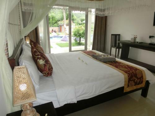 Lombok Holiday Hotel