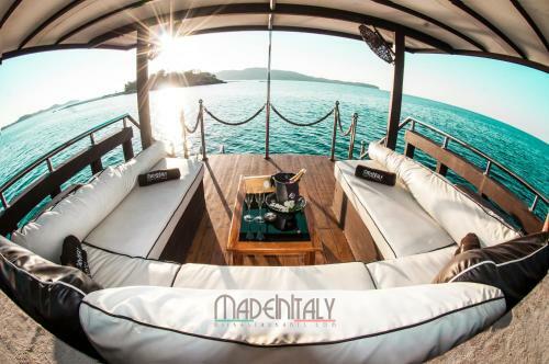 Madeinitaly The Boat