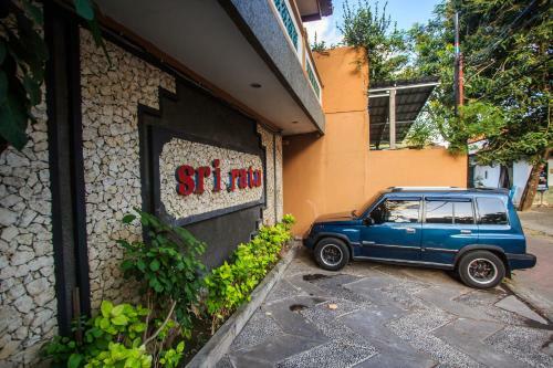 Hostal Sri Ratu Hotel
