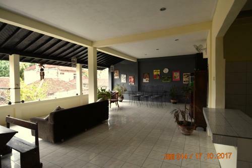 Central Lovina Apartment