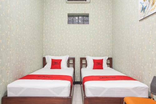 Hotel Reddoorz Near Basuki Rahmat