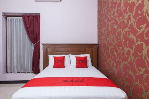 Hotel Reddoorz Near Basuki Rahmat