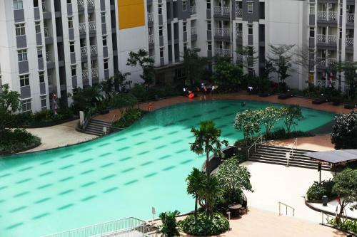 Deluxe And Comfortable 2br The Springlake Summarecon Apartment By Travelio