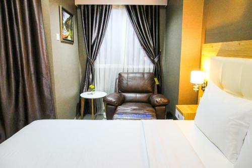Modern & City View Studio The Oasis Apartment By Travelio