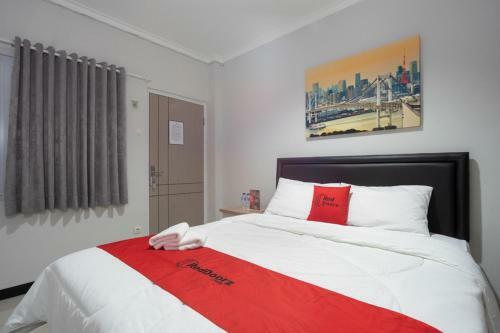 Hostal Reddoorz Near Botani Square Mall