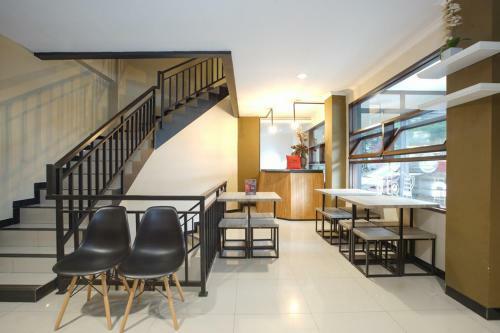 Hostal Reddoorz Near Botani Square Mall