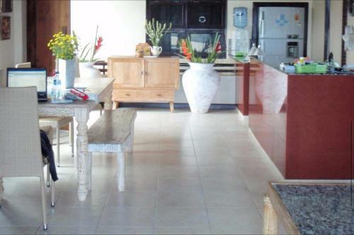 Hostal Berawa Beach Surfstay