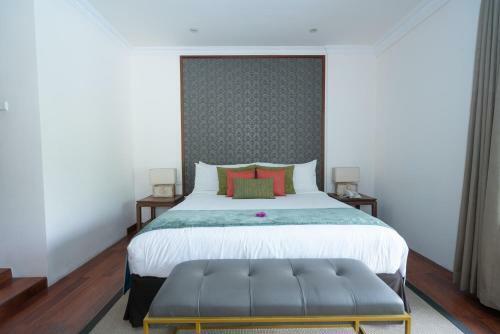 Umpadhi Hotel