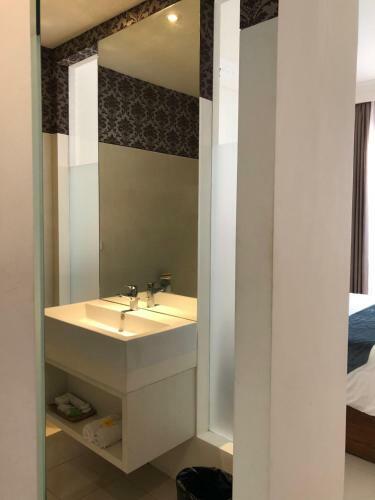 Umpadhi Hotel