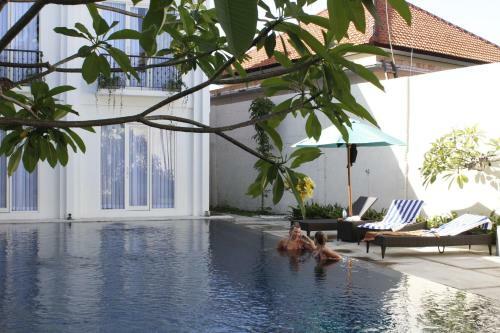 Umpadhi Hotel