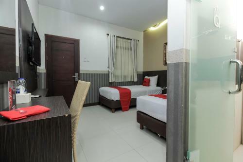 Hotel Reddoorz Plus @ Tuparev Cirebon