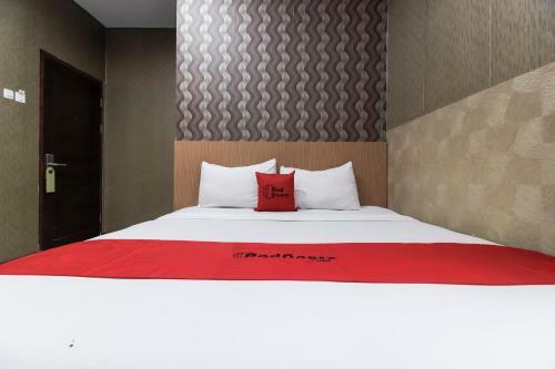 Hotel Reddoorz Plus @ Tuparev Cirebon