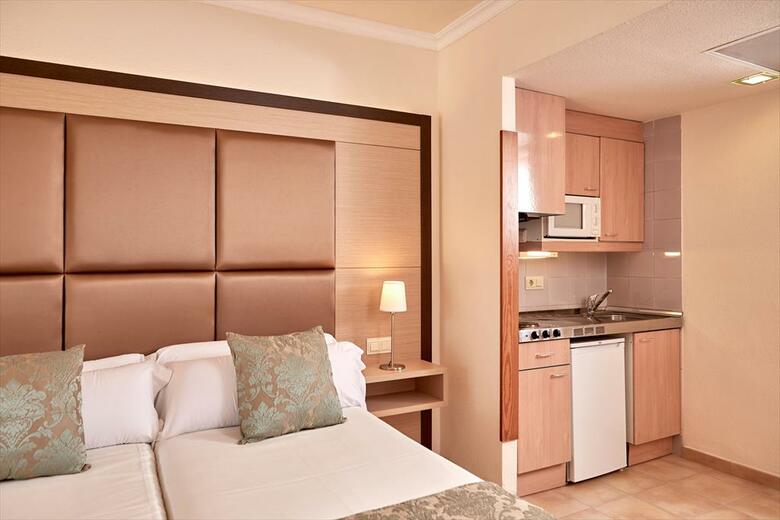 Aparthotel Zafiro Cala Mesquida