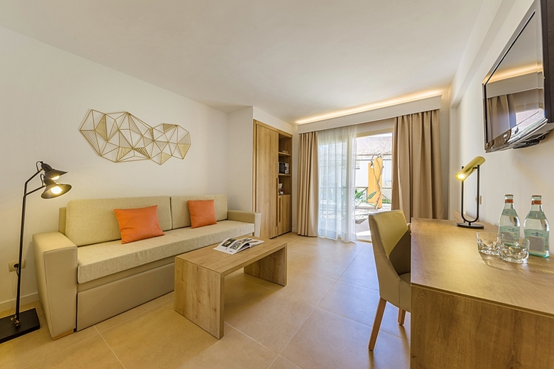 Aparthotel Zafiro Cala Mesquida
