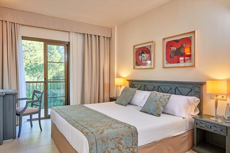 Aparthotel Zafiro Cala Mesquida