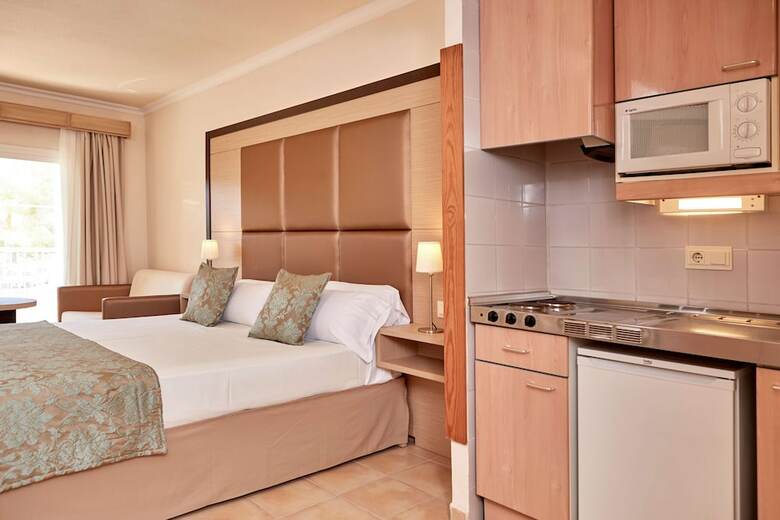 Aparthotel Zafiro Cala Mesquida