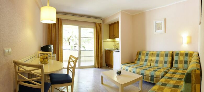 Aparthotel Zafiro Cala Mesquida