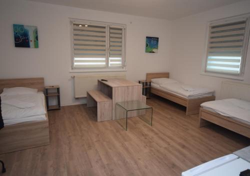 Hostal Ab M�hringen Messe Zimmer