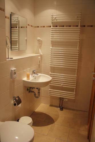 Hostal Hotel-pension "altjessen 57"