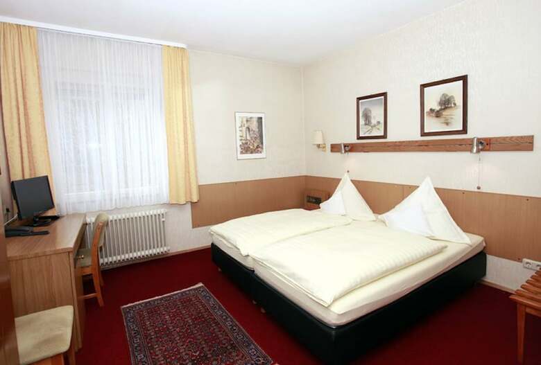Hostal Hotel Haus Isenburg