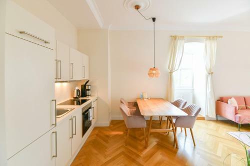 Osteiner Hof By The Apartment Suite