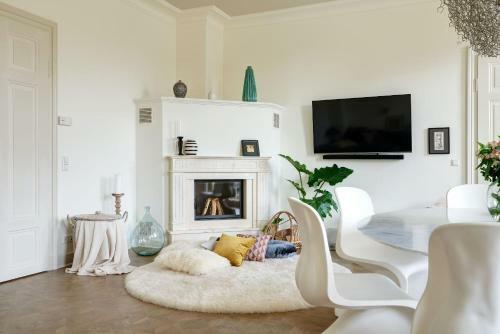 Cora Apartments