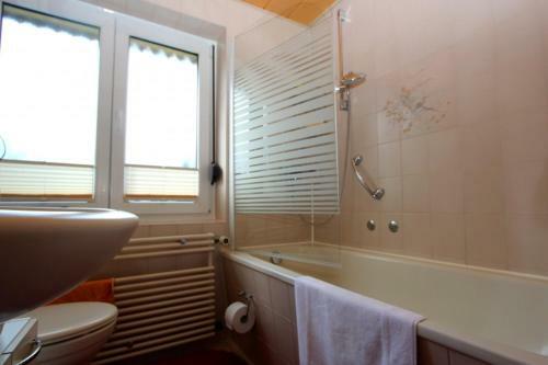 4865 Private Rooms