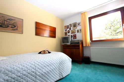 4865 Private Rooms