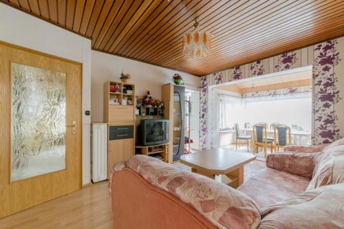 1 Private Single, 1 Twin Room. 3 Persons (6303)