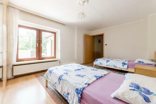 1 Private Single, 1 Twin Room. 3 Persons (6303)