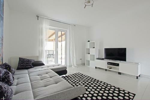 2 Private Single Rooms (5650)