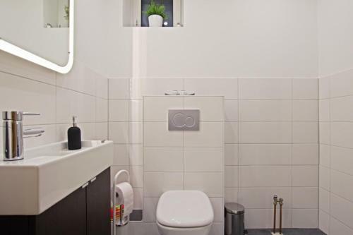2 Private Single Rooms (5650)