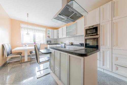 Best Private House (6557)