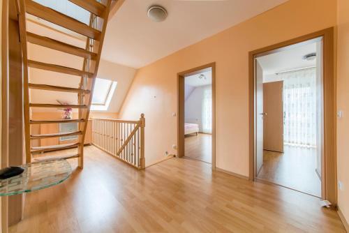 Best Private House (6557)