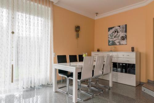 Best Private House (6557)