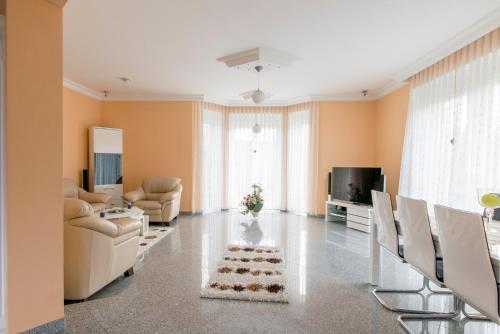 Best Private House (6557)