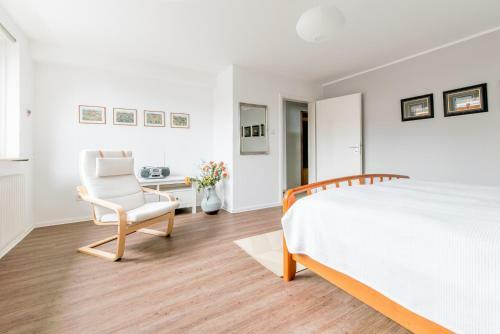 1 Private Single Room, 1 Double Room, 3 Persons (6609)
