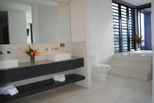 Onyx Luxury Harbour Resort Residences