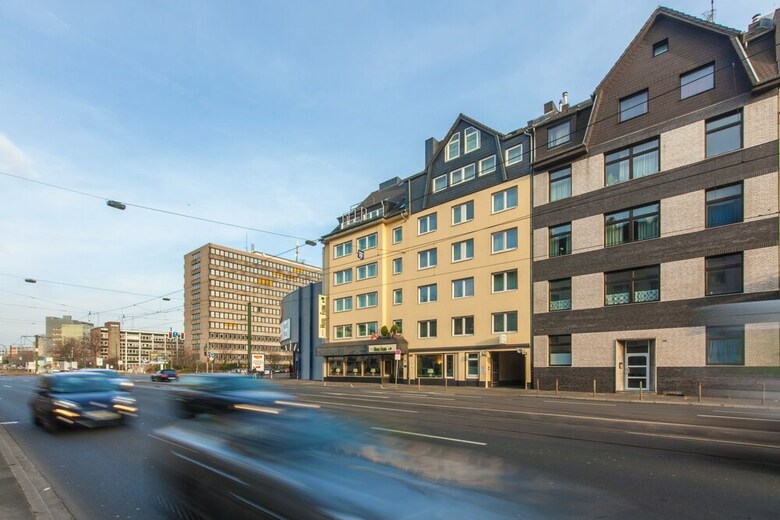 Hotel Flora Dus