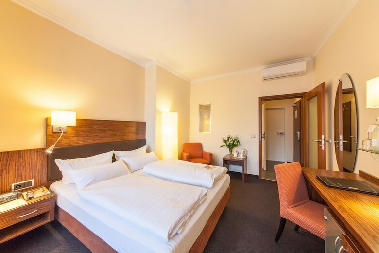 Hotel Flora Dus