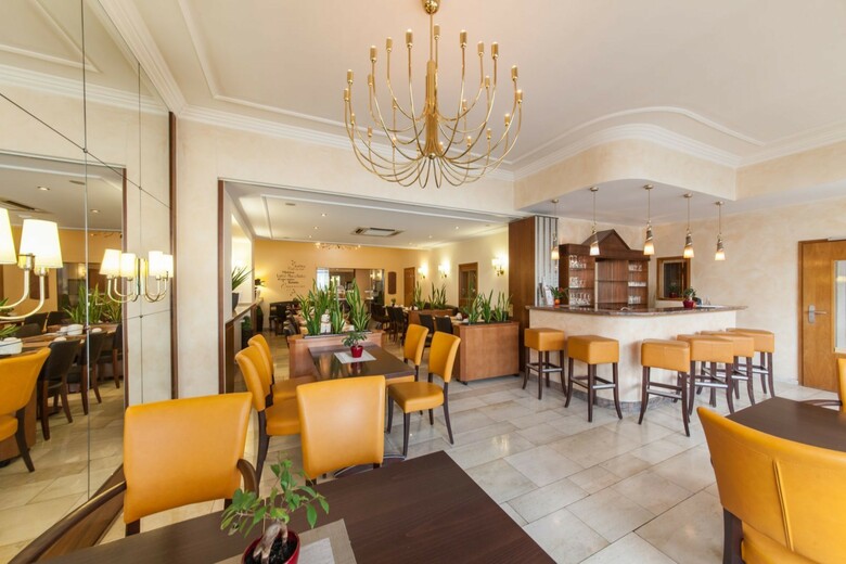Hotel Flora Dus