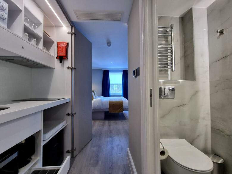 Hotel 43