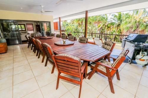 Beachside Endeavour Beachhouse Estate