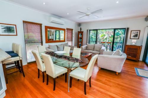 Beachside Endeavour Beachhouse Estate