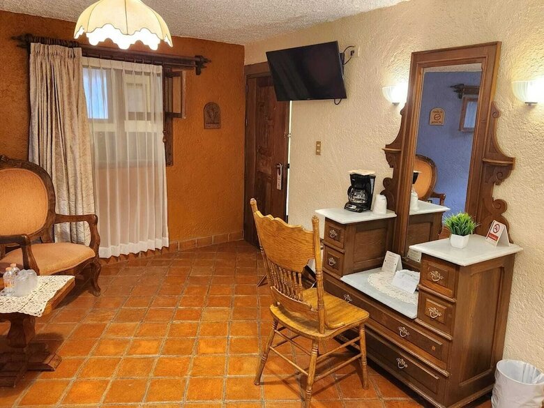 Hotel El Meson De Los Poetas